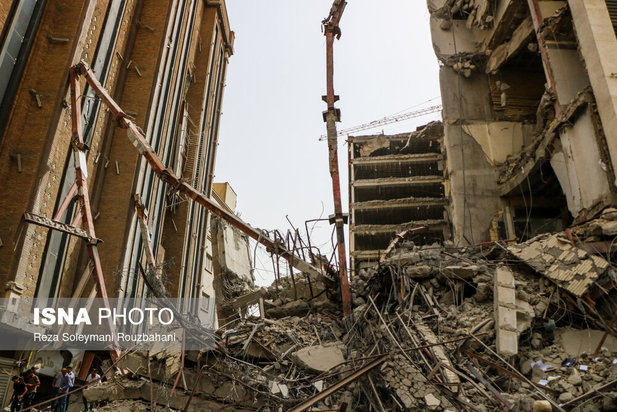 ریزش ساختمان ۱۰ طبقه در آبادان