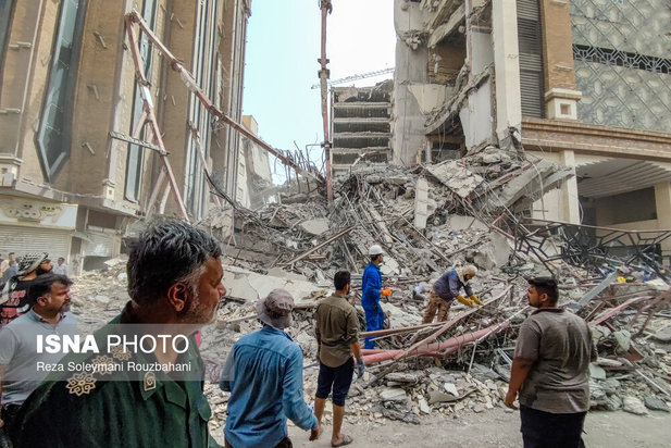 ریزش ساختمان ۱۰ طبقه در آبادان