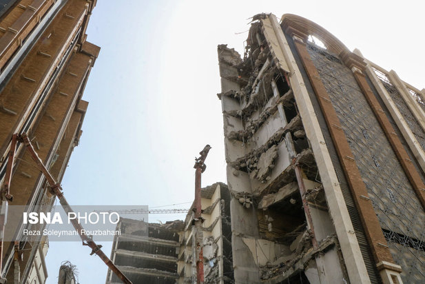 ریزش ساختمان ۱۰ طبقه در آبادان
