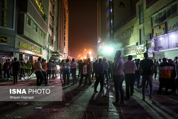 در جستجوی قربانیان متروپل آبادان