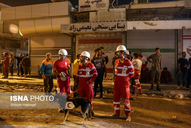 در جستجوی قربانیان متروپل آبادان