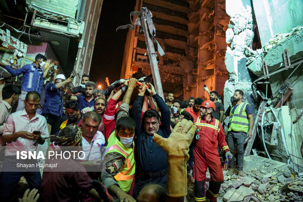 در جستجوی قربانیان متروپل آبادان