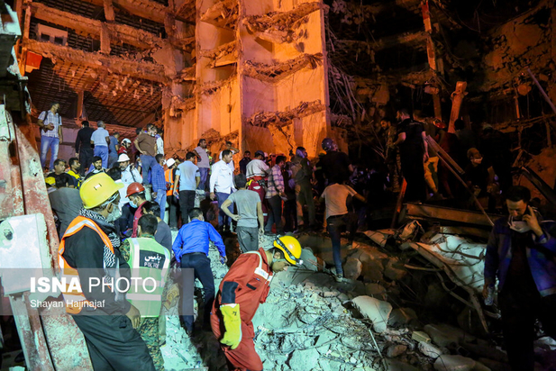 در جستجوی قربانیان متروپل آبادان