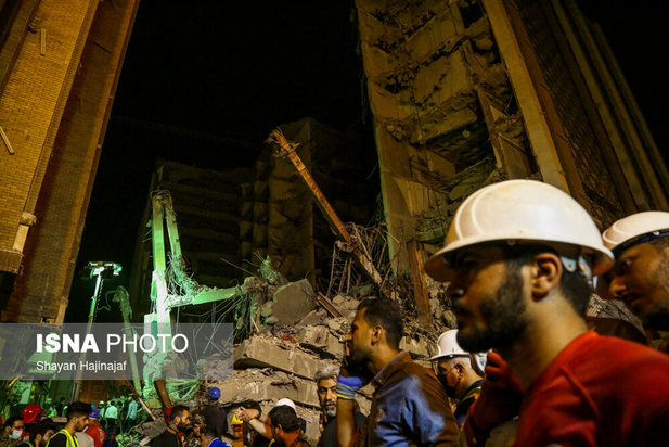 در جستجوی قربانیان متروپل آبادان