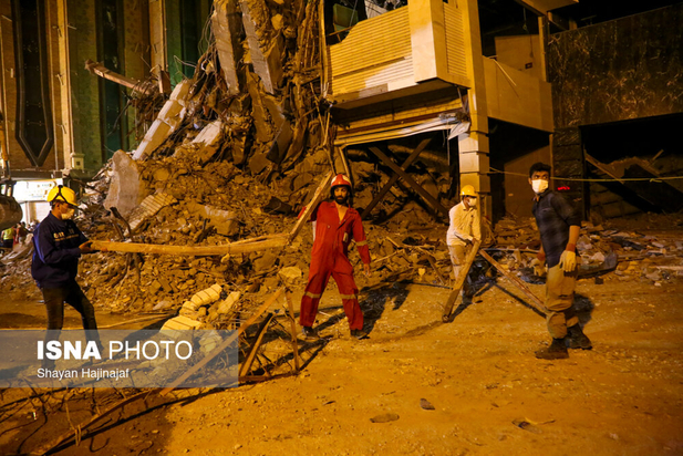 در جستجوی قربانیان متروپل آبادان