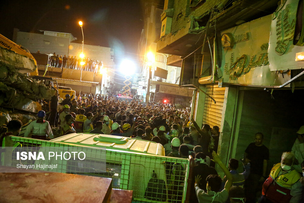 در جستجوی قربانیان متروپل آبادان