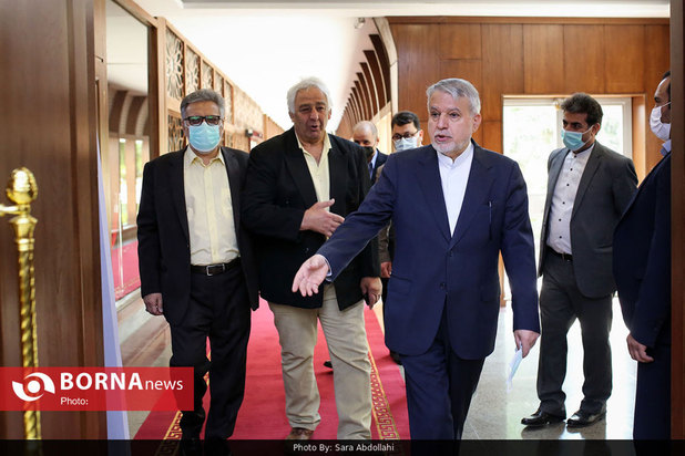 رونمایی از سردیس چهره های ماندگار ورزش ایران