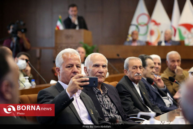 رونمایی از سردیس چهره های ماندگار ورزش ایران