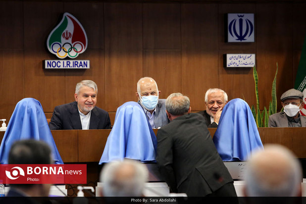 رونمایی از سردیس چهره های ماندگار ورزش ایران