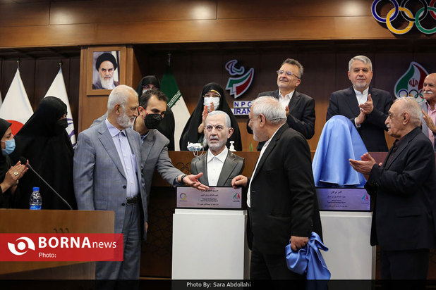 رونمایی از سردیس چهره های ماندگار ورزش ایران