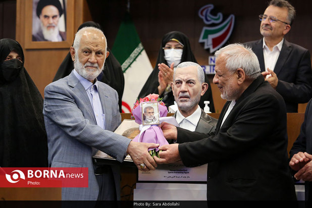 رونمایی از سردیس چهره های ماندگار ورزش ایران