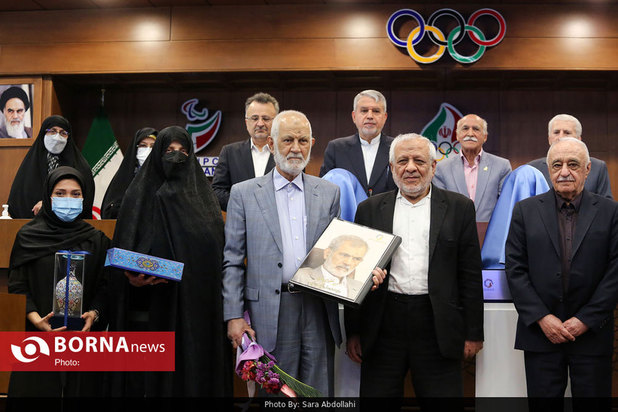 رونمایی از سردیس چهره های ماندگار ورزش ایران