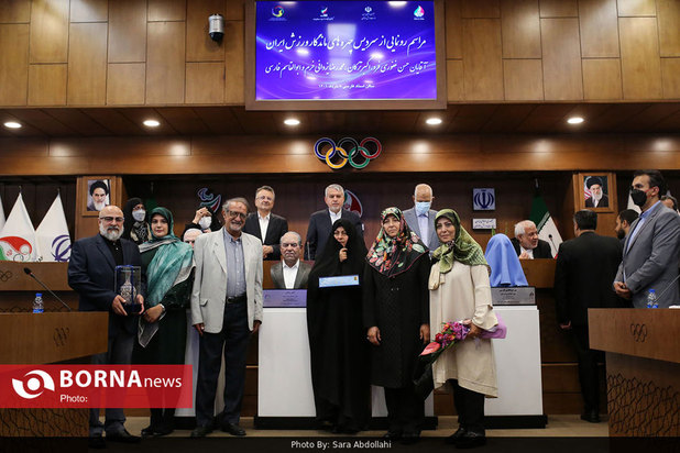 رونمایی از سردیس چهره های ماندگار ورزش ایران