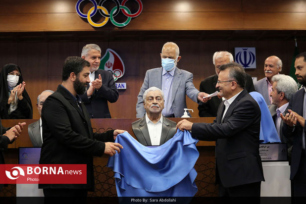 رونمایی از سردیس چهره های ماندگار ورزش ایران