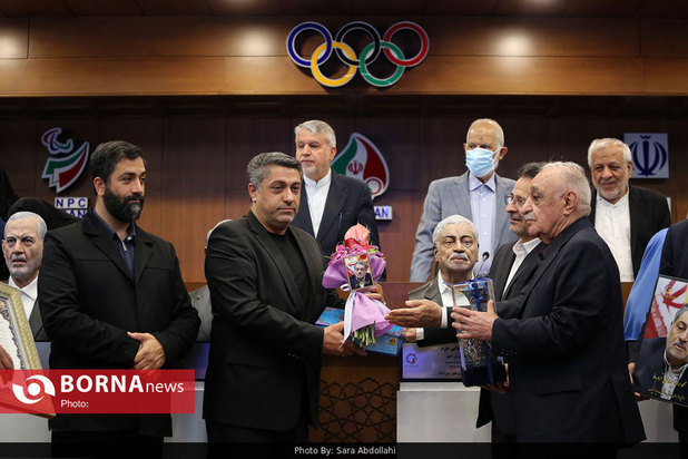 رونمایی از سردیس چهره های ماندگار ورزش ایران