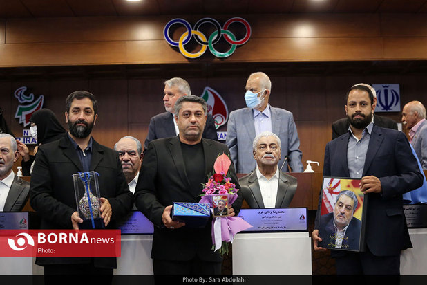 رونمایی از سردیس چهره های ماندگار ورزش ایران