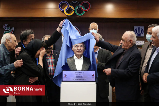 رونمایی از سردیس چهره های ماندگار ورزش ایران