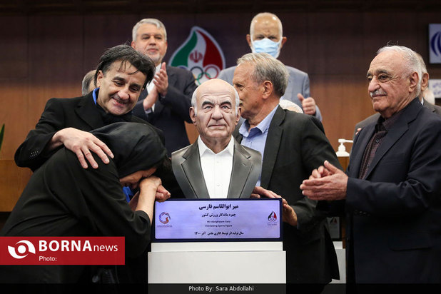 رونمایی از سردیس چهره های ماندگار ورزش ایران