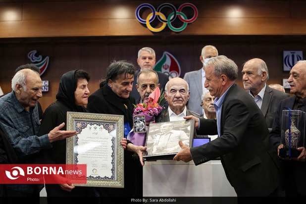 رونمایی از سردیس چهره های ماندگار ورزش ایران