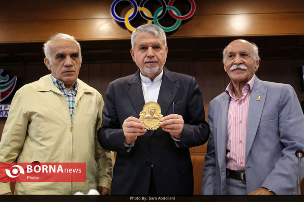 رونمایی از سردیس چهره های ماندگار ورزش ایران