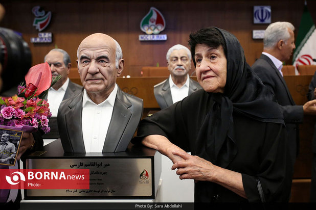 رونمایی از سردیس چهره های ماندگار ورزش ایران