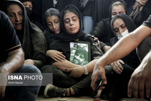 زنان داغدیده‌‌ی فاجعه متروپل