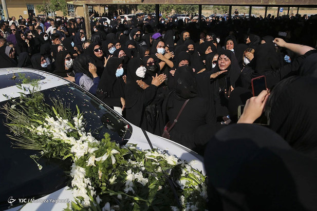 زنان داغدیده‌‌ی فاجعه متروپل