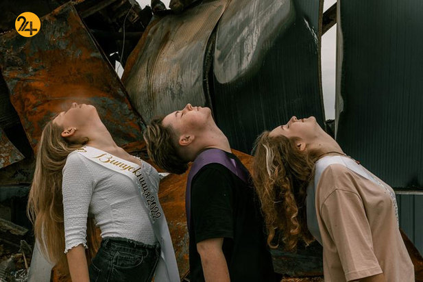 عکاسی از دانش‌آموزان فارغ‌التحصیل اوکراین