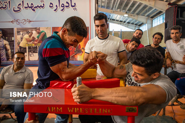 مسابقات مچ اندازی کارگران غرب کشور در لرستان