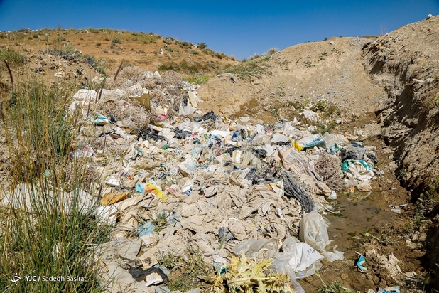 مراتع شهر سمیرم در حصار زباله