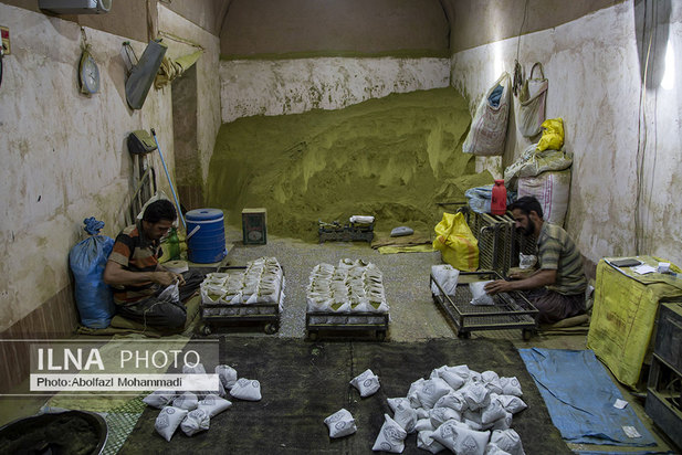 عطر حنا در مازاری‌های یزد