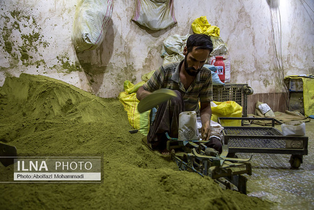 عطر حنا در مازاری‌های یزد