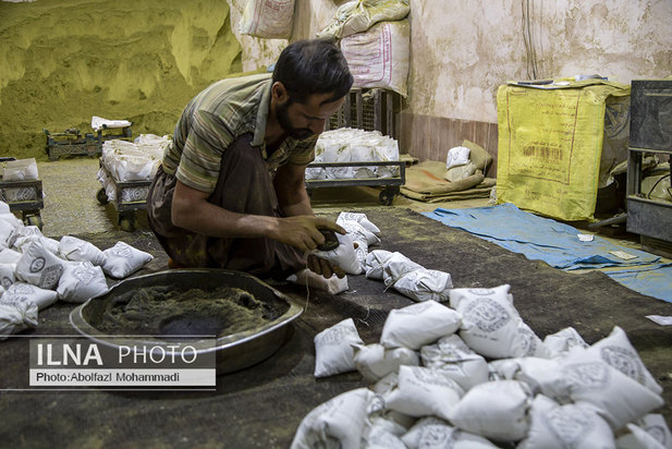 عطر حنا در مازاری‌های یزد