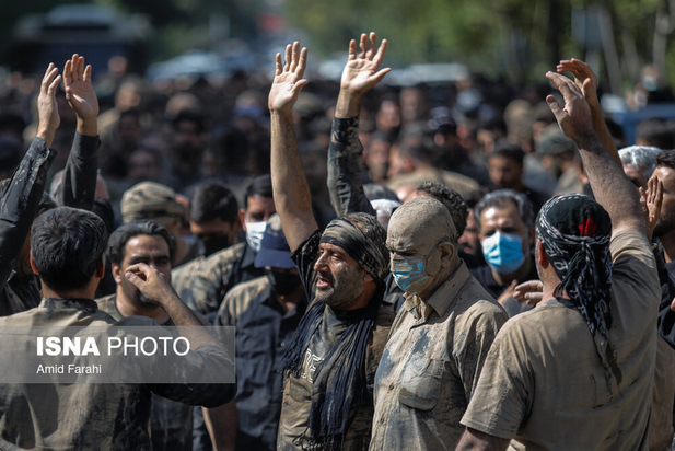 آئین گل‌مالی در ظهر عاشورا