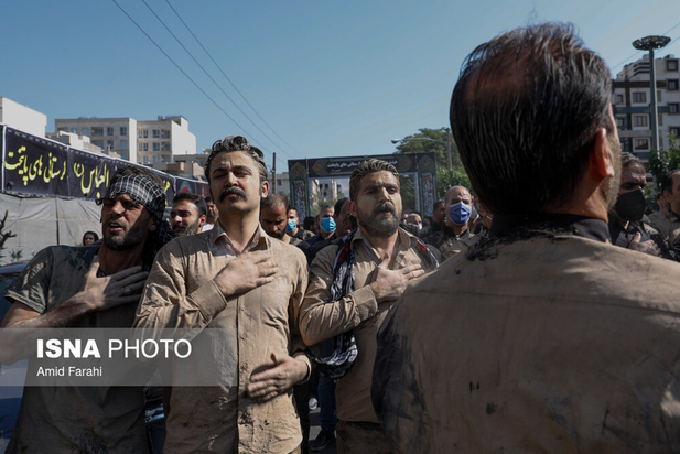 آئین گل‌مالی در ظهر عاشورا