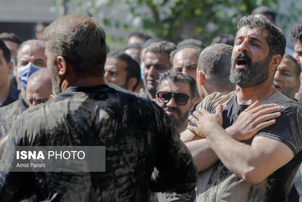 آئین گل‌مالی در ظهر عاشورا