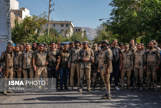 آئین گل‌مالی در ظهر عاشورا