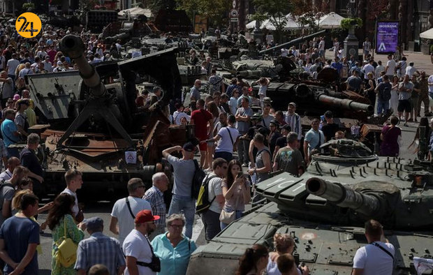 نمایش تانک‌های سوخته روسیه در اوکراین