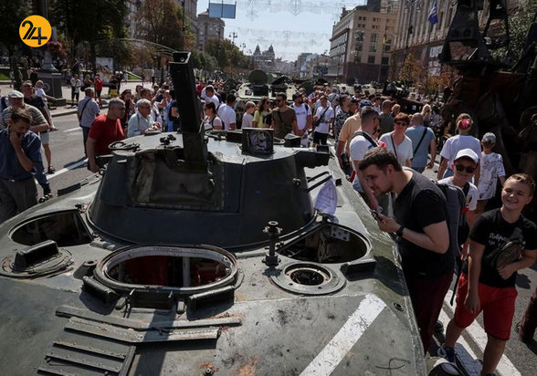 نمایش تانک‌های سوخته روسیه در اوکراین