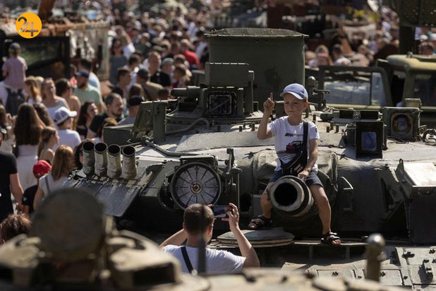 نمایش تانک‌های سوخته روسیه در اوکراین