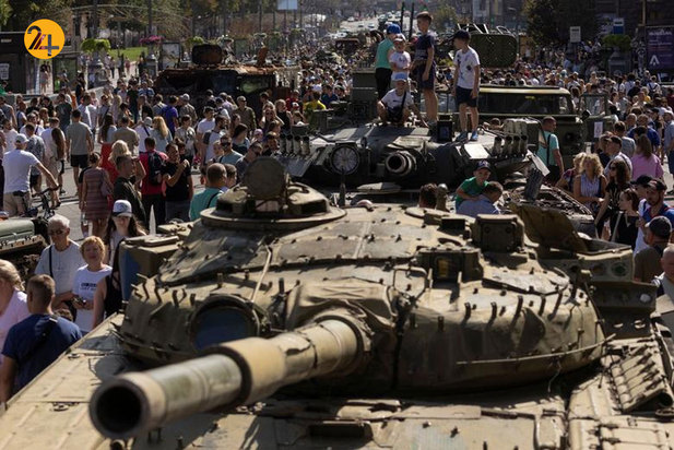 نمایش تانک‌های سوخته روسیه در اوکراین