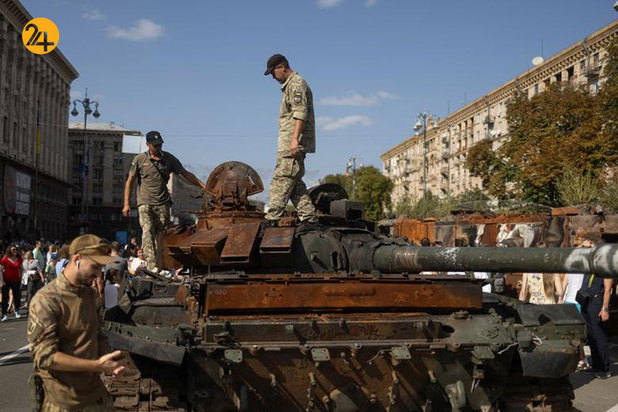 نمایش تانک‌های سوخته روسیه در اوکراین