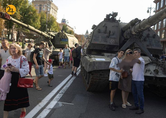 نمایش تانک‌های سوخته روسیه در اوکراین