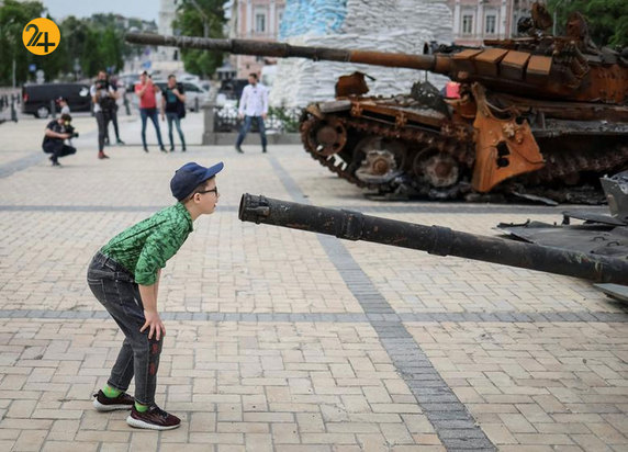 نمایش تانک‌های سوخته روسیه در اوکراین
