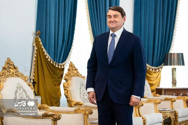 انتظار دستیار ویژه پوتین برای آمدن شمخانی