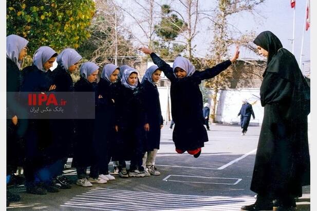 مدارس دخترانه و پسرانه در دهه هفتاد