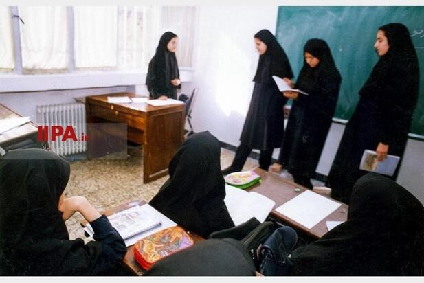 مدارس دخترانه و پسرانه در دهه هفتاد