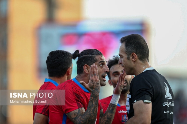 تصاویر بازی جذاب پرسپولیس و نساجی