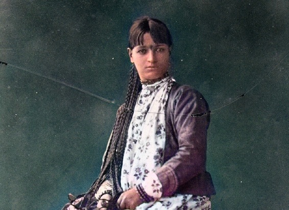 ژست های آتلیه زنان عهد قاجار