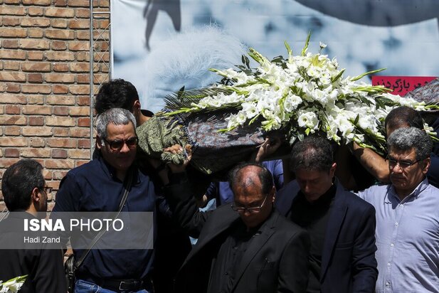 مراسم تشییع شمس آقاجانی شاعر 